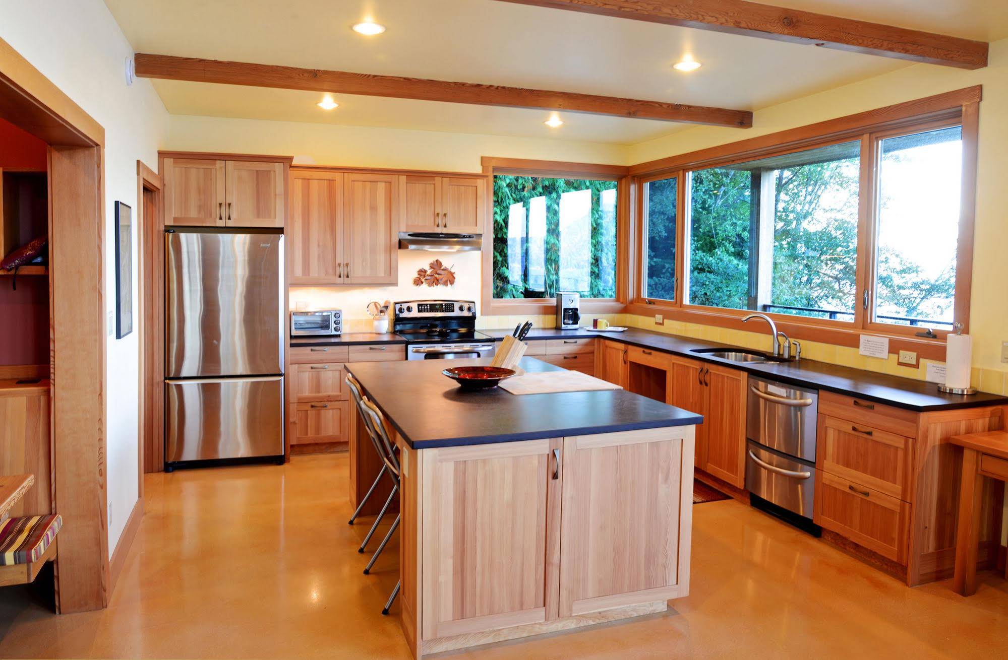 Eastman Waterfront Cottage