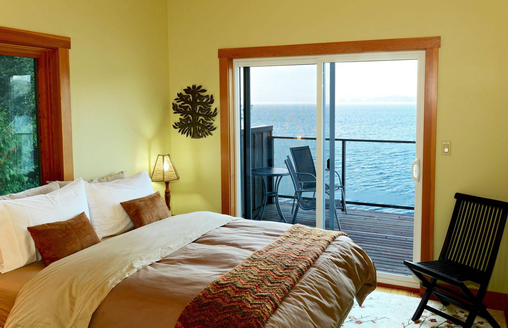 Eastman Waterfront Cottage