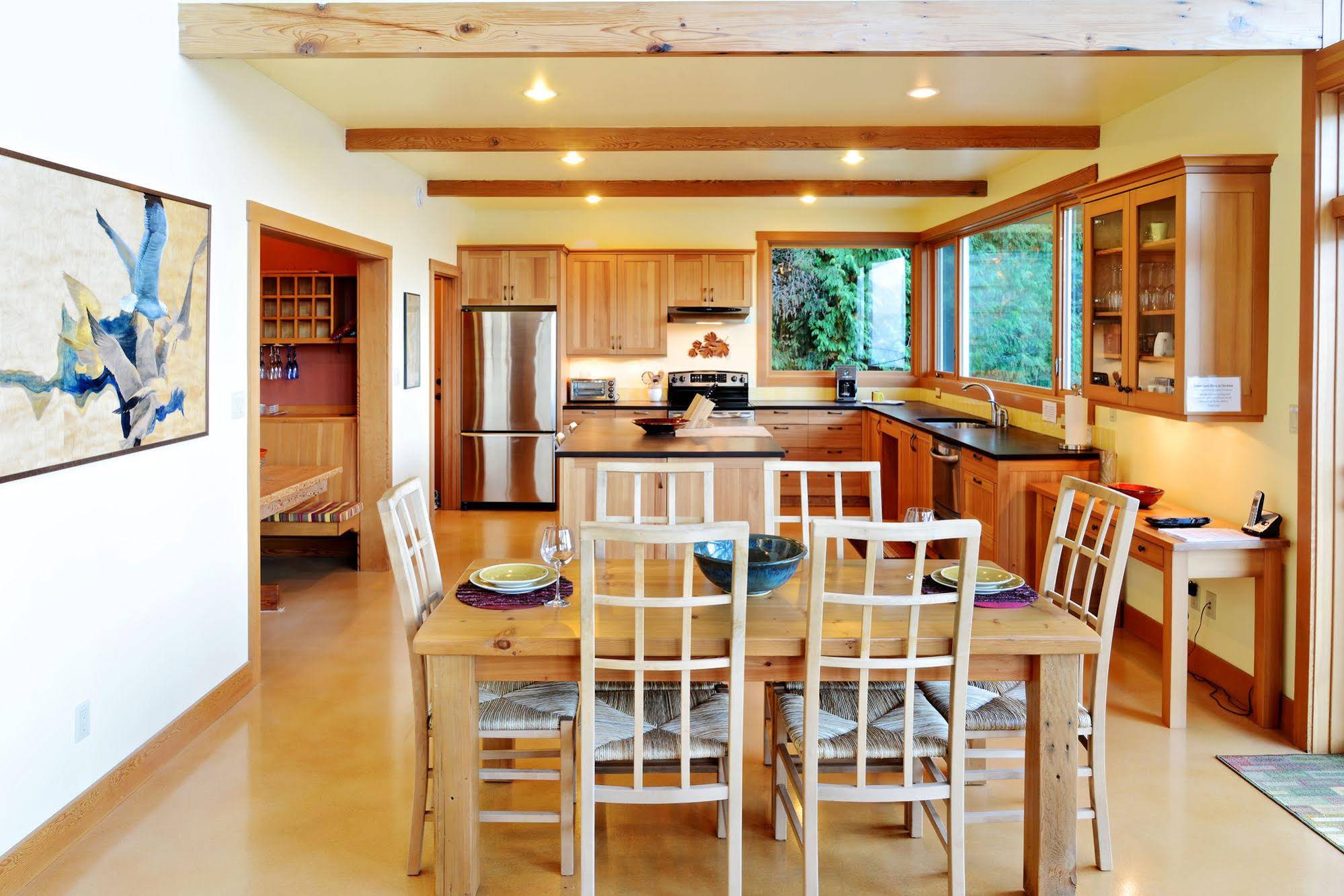 Eastman Waterfront Cottage
