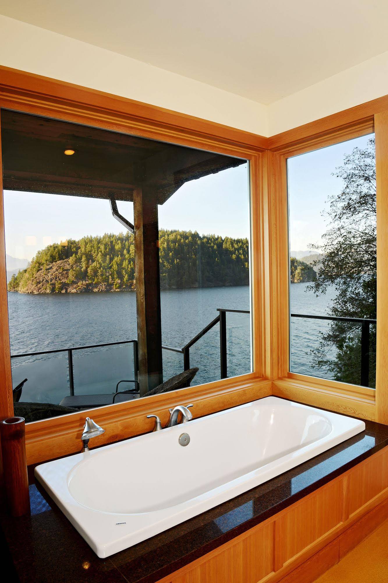 Eastman Waterfront Cottage