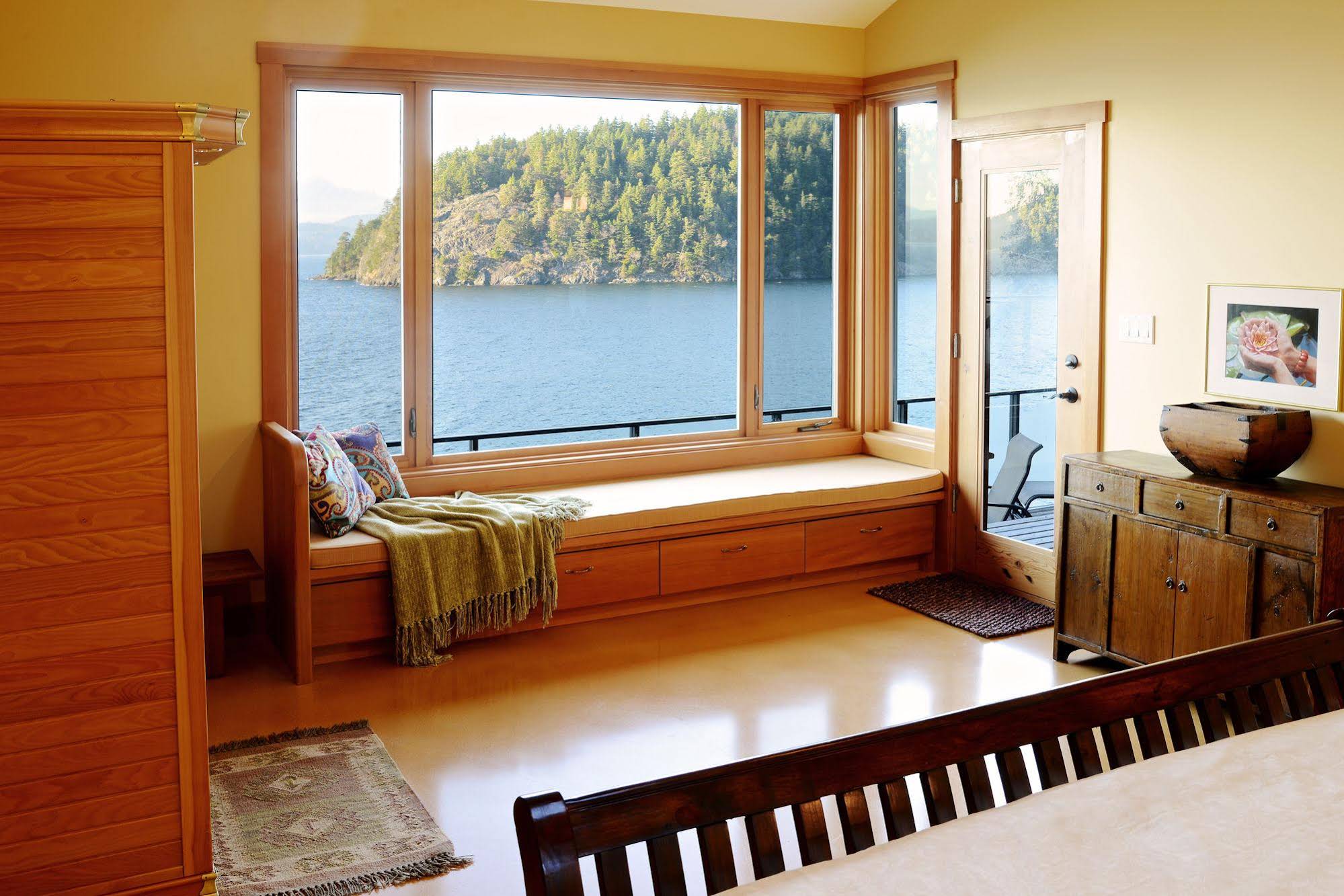 Eastman Waterfront Cottage