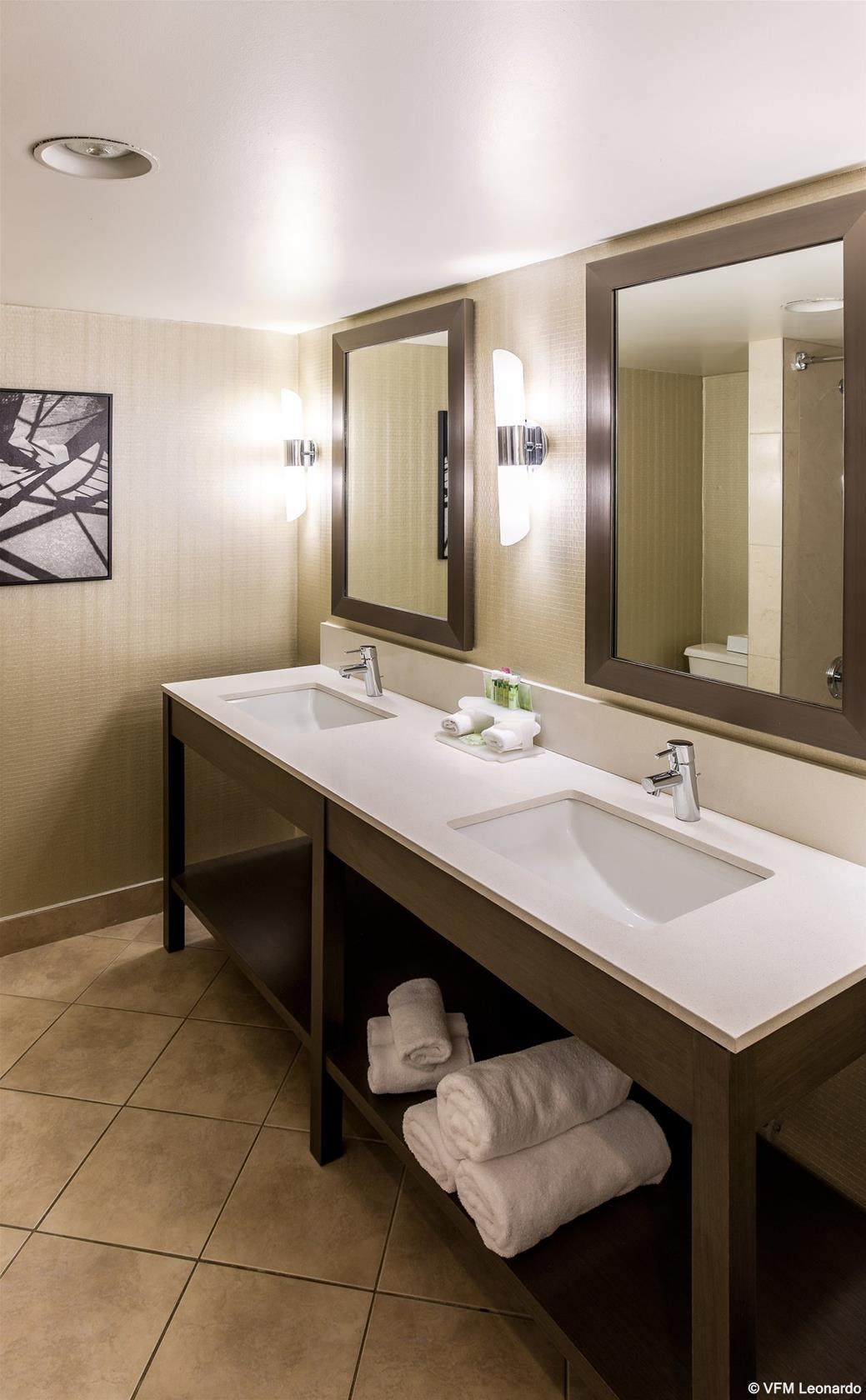 Holiday Inn Express Vancouver Metrotown (Burnaby)