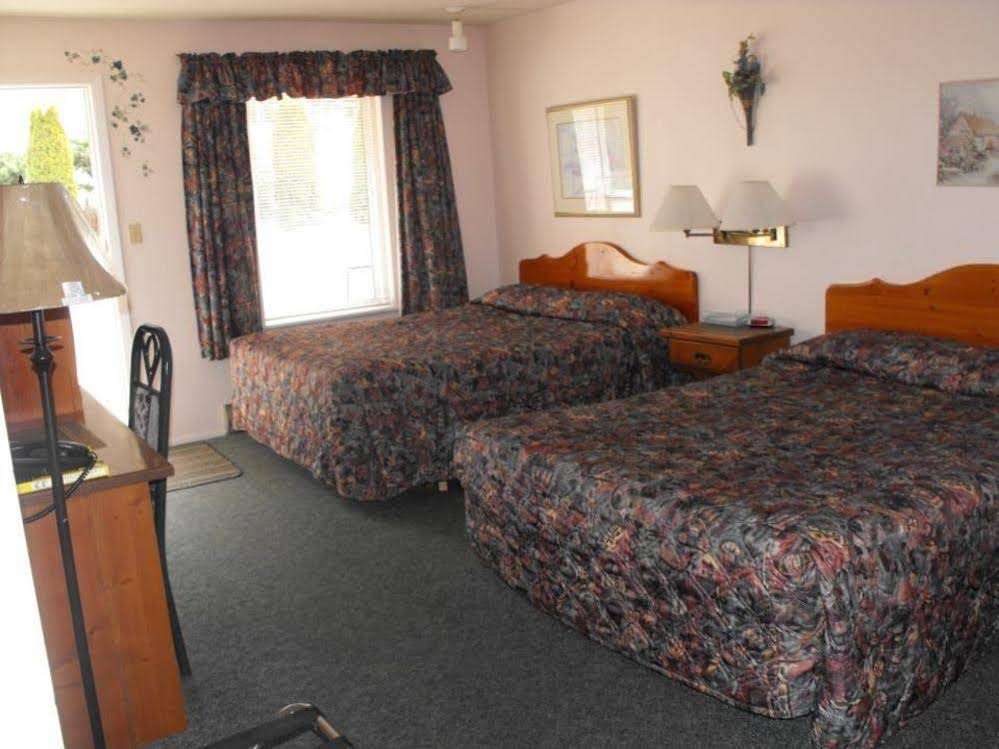 Chase Country Inn Motel