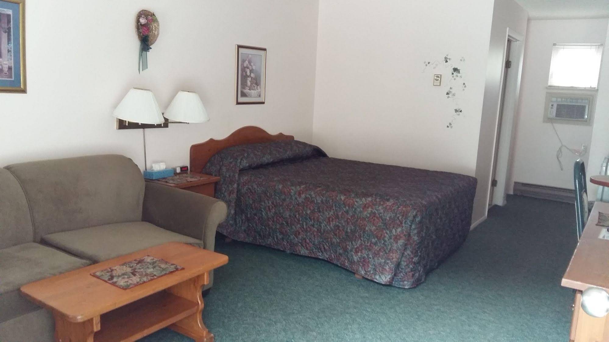 Chase Country Inn Motel