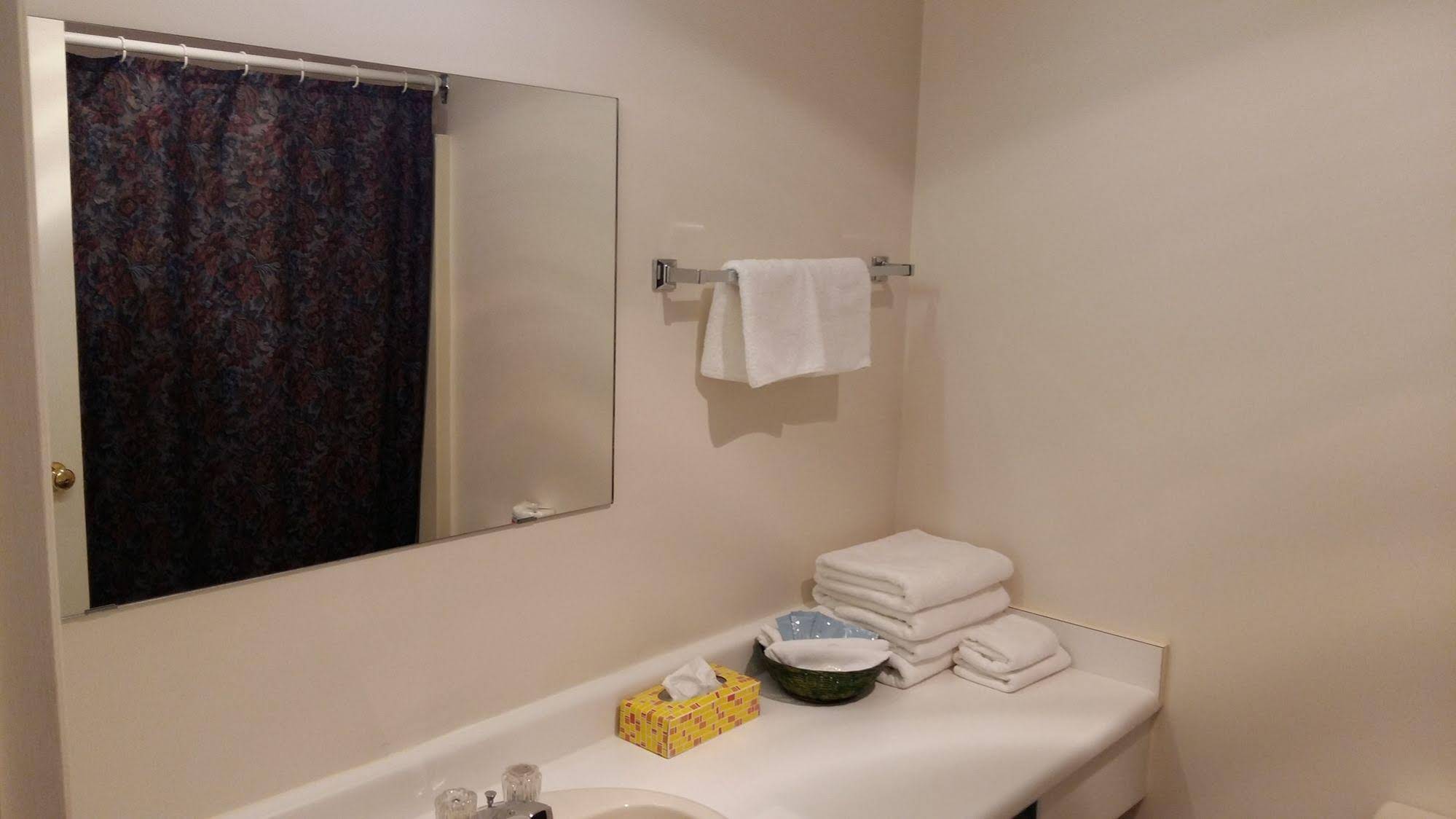 Chase Country Inn Motel