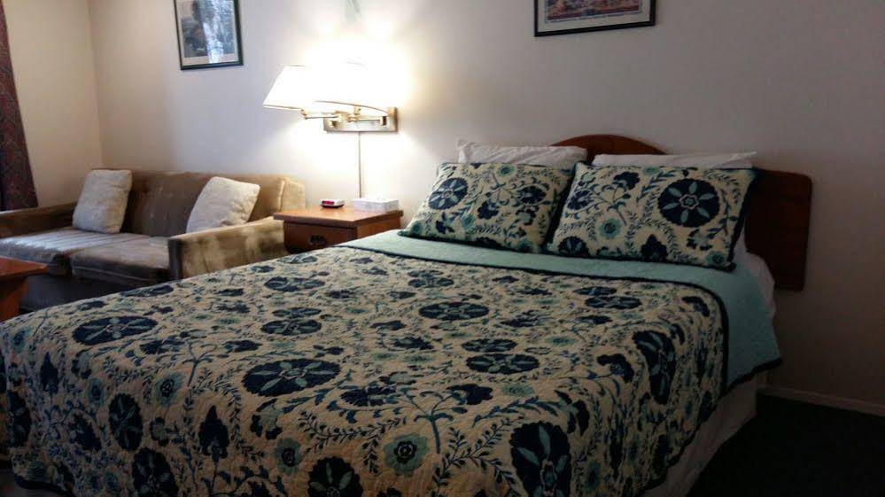 Chase Country Inn Motel