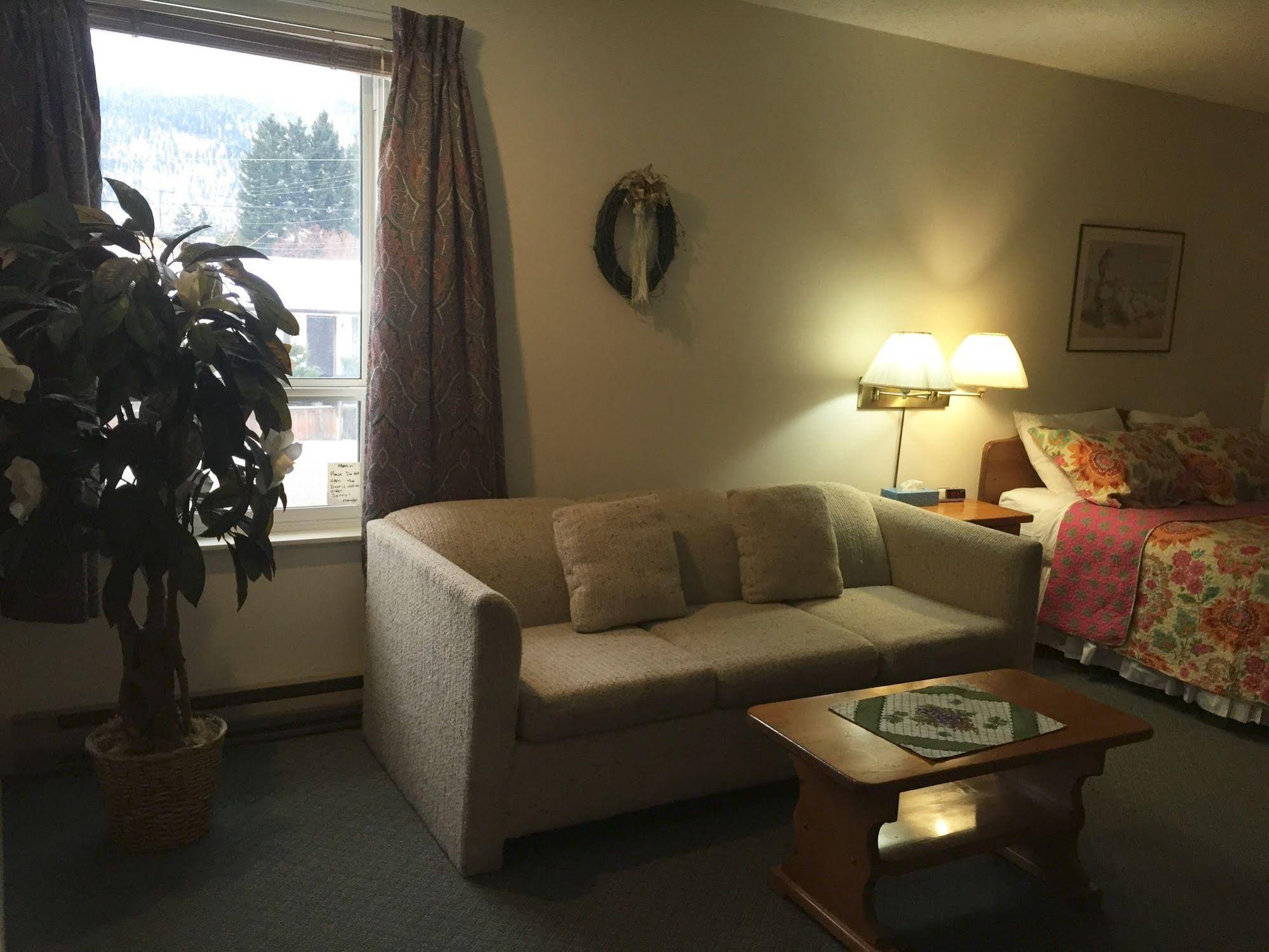 Chase Country Inn Motel