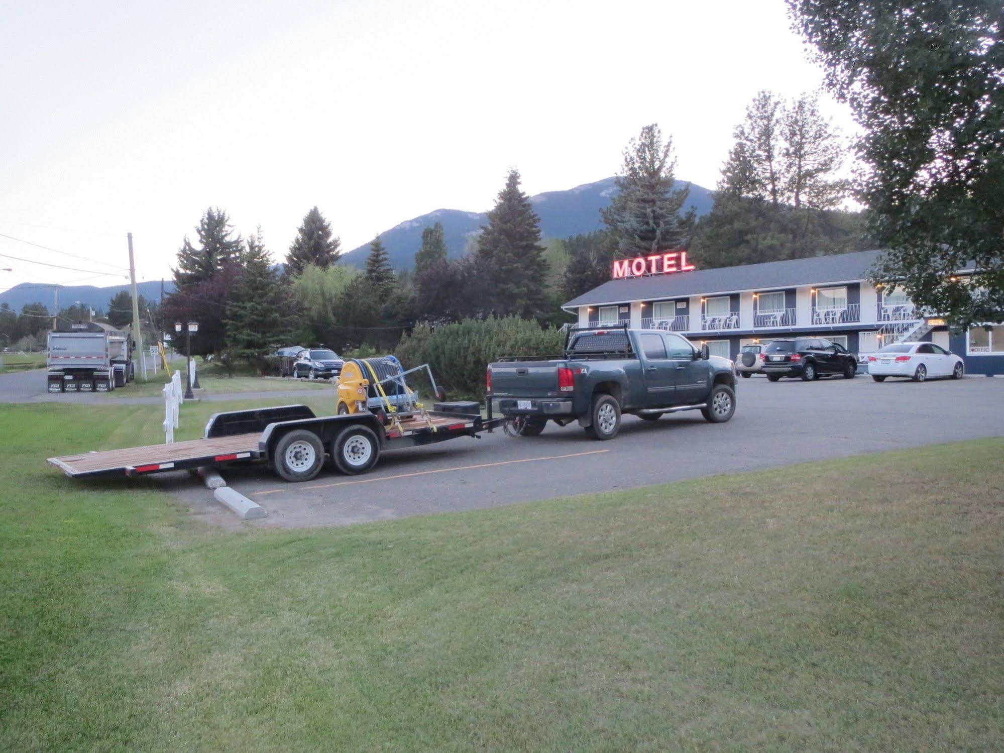 Round Up Motel