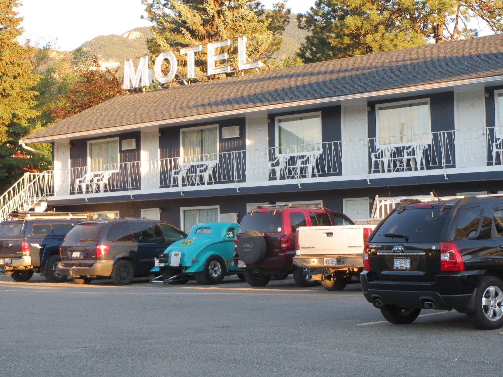 Round Up Motel
