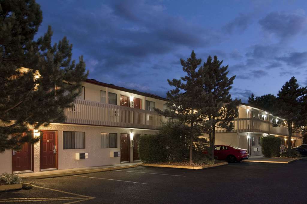 Coast Courtenay Hotel