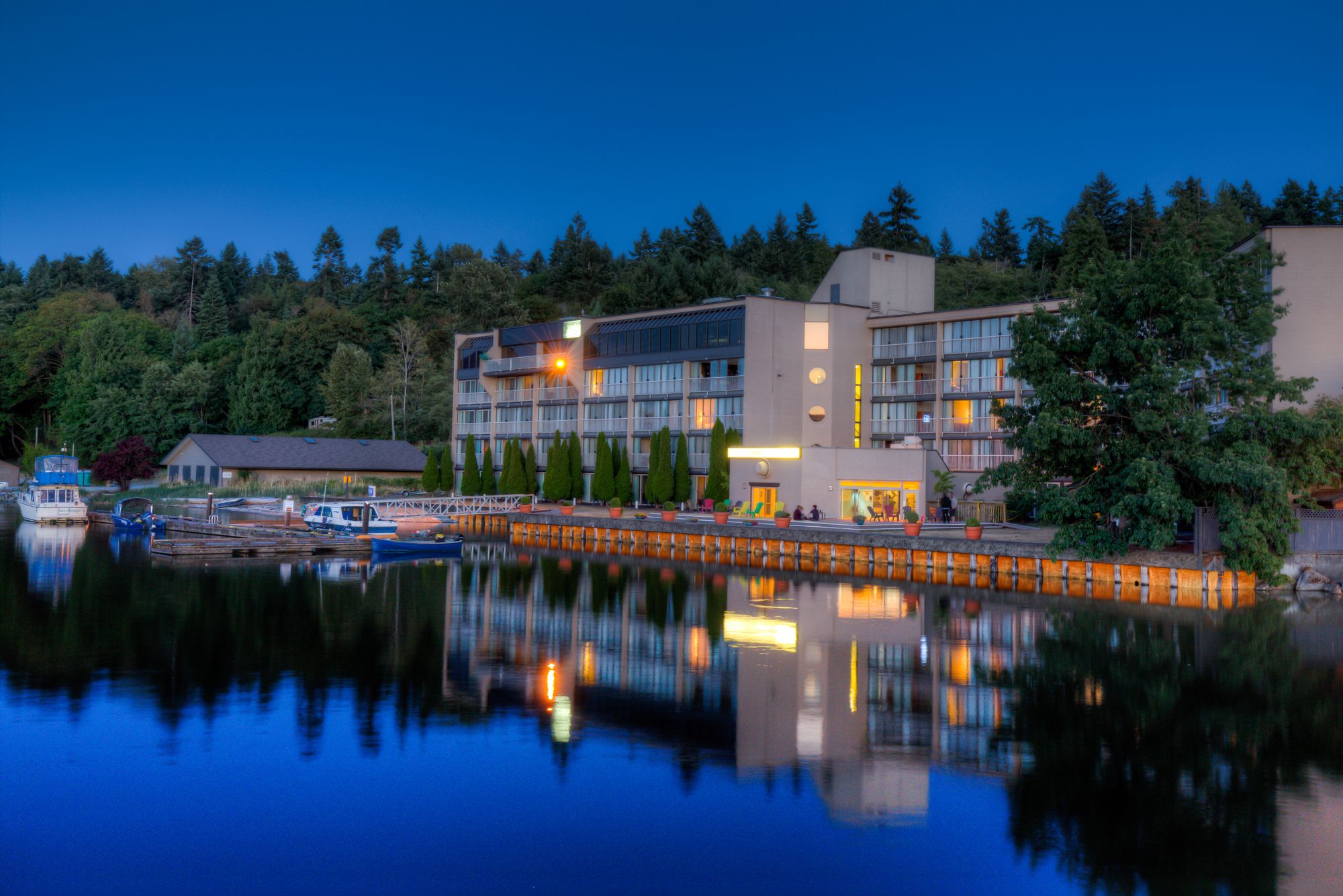 Oceanfront Suites At Cowichan Bay