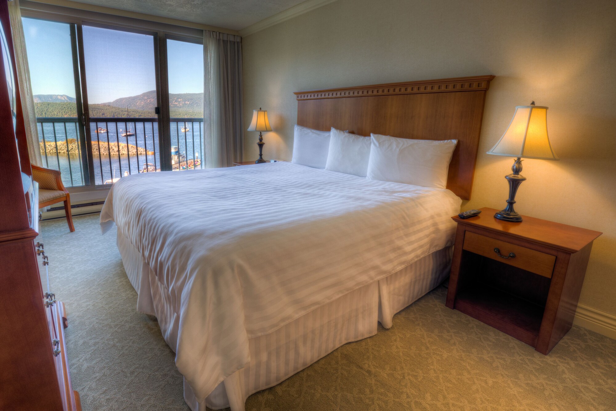 Oceanfront Suites At Cowichan Bay