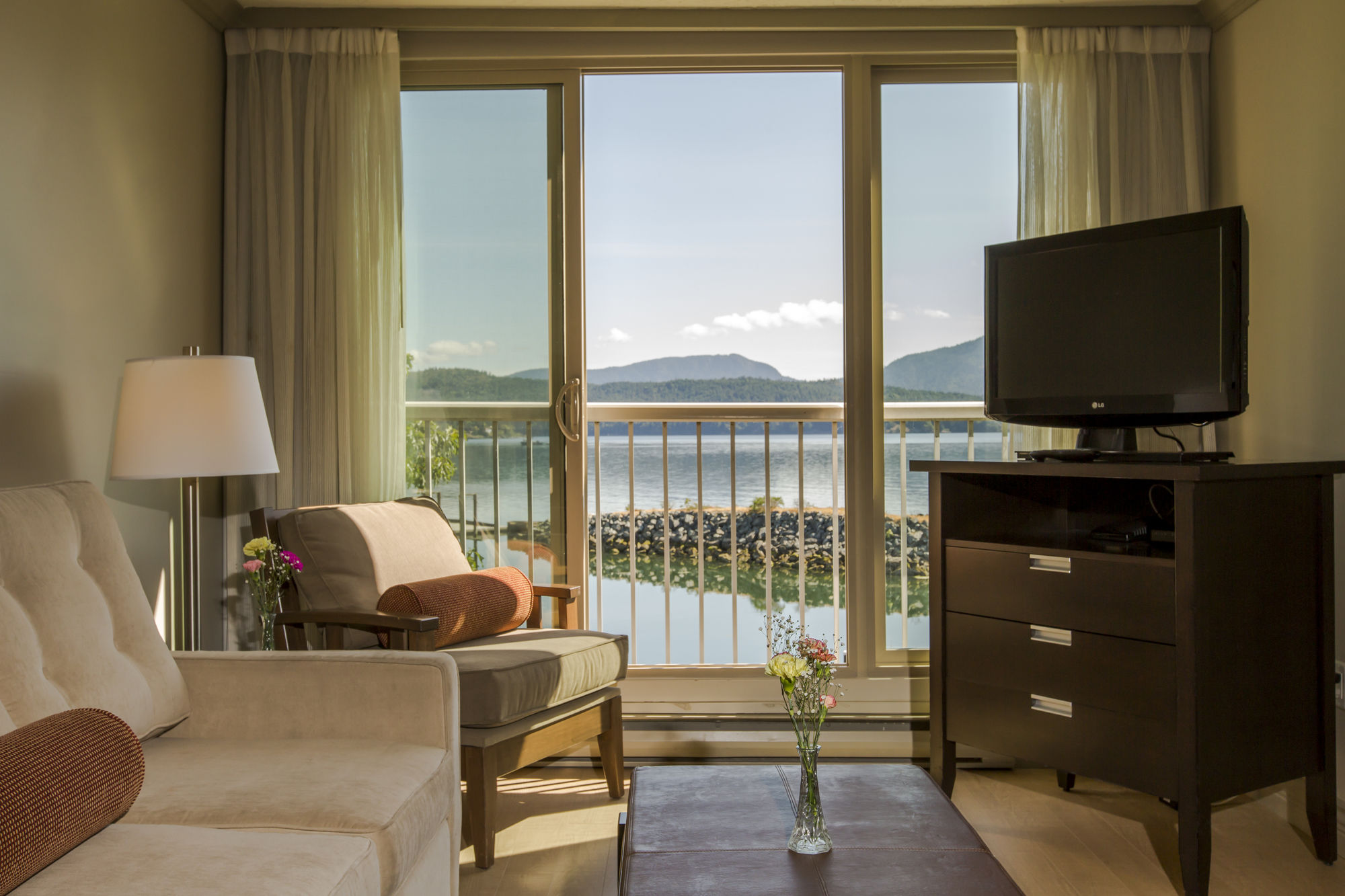 Oceanfront Suites At Cowichan Bay