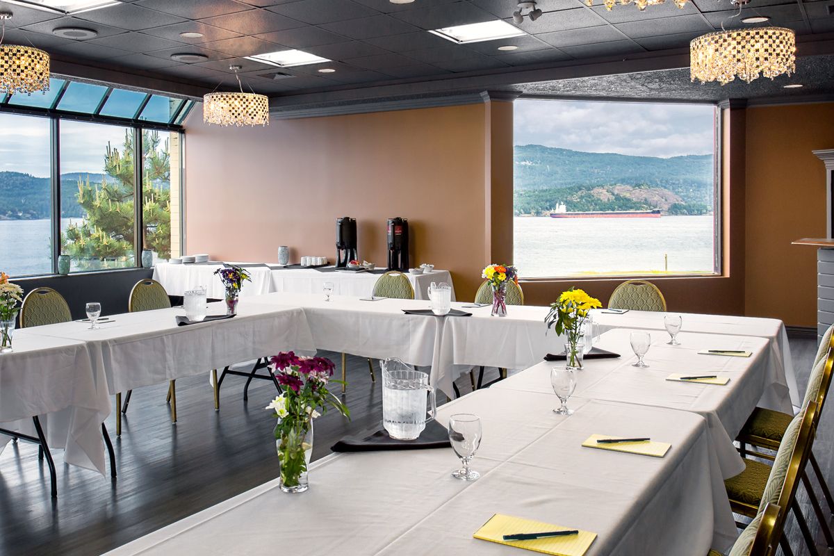 Oceanfront Suites At Cowichan Bay