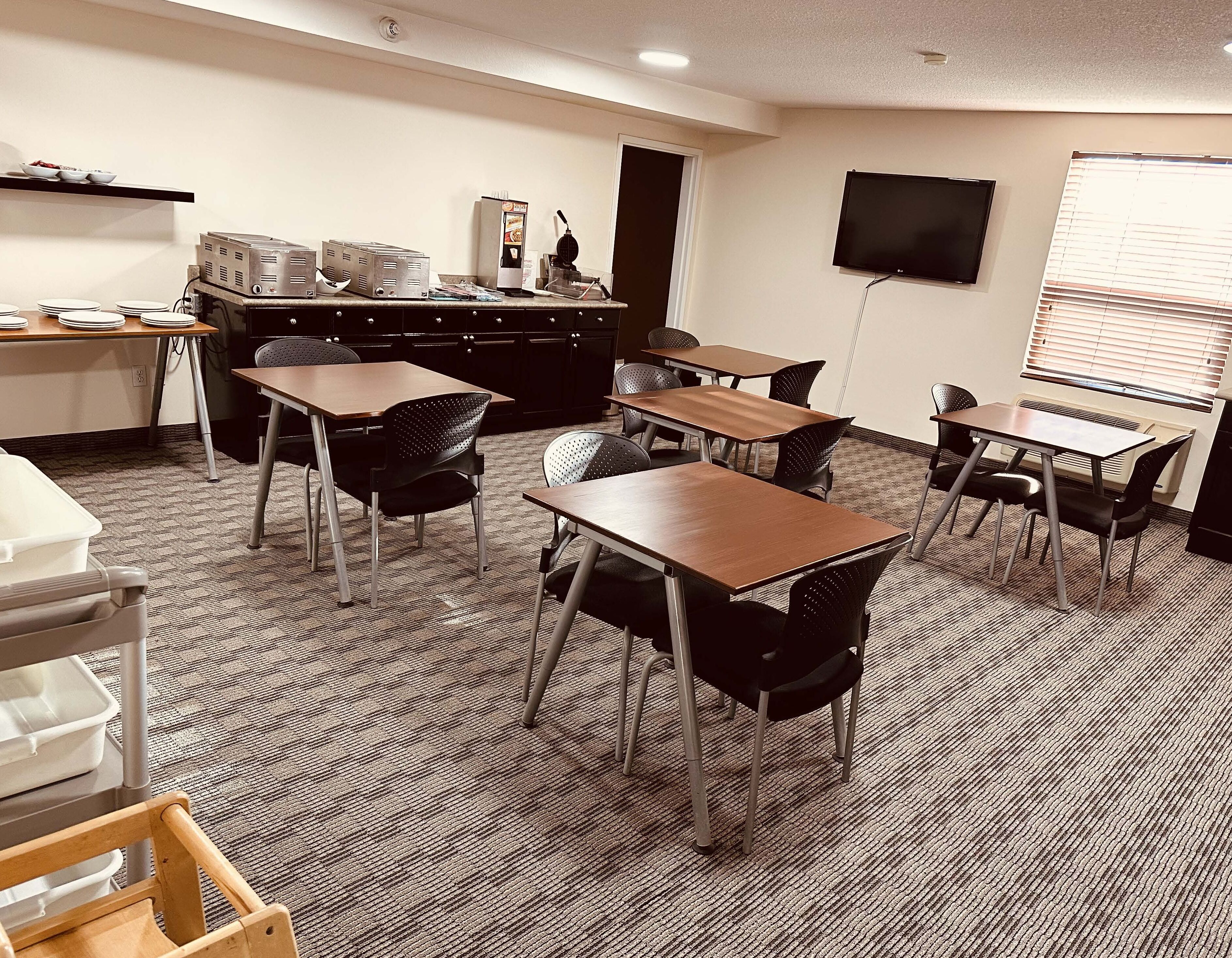 Aurora Park Inn & Suites