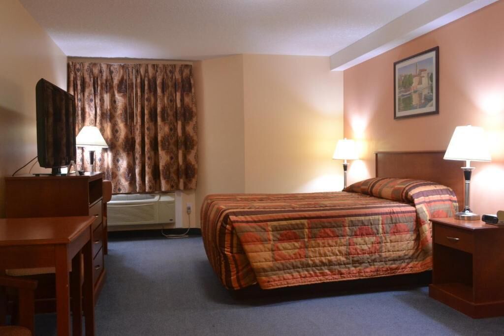 Aurora Park Inn & Suites