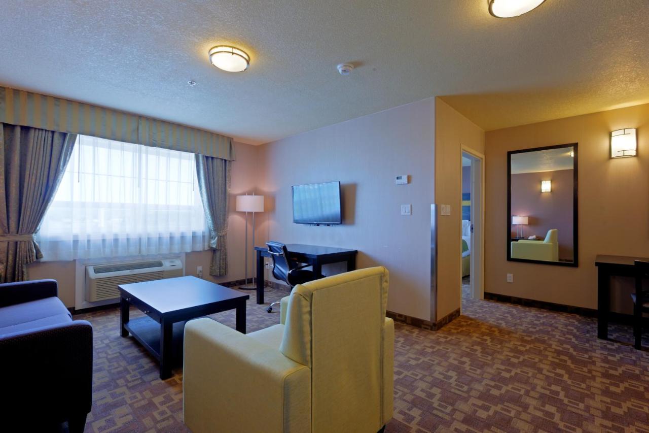 Holiday Inn Express & Suites Dawson Creek