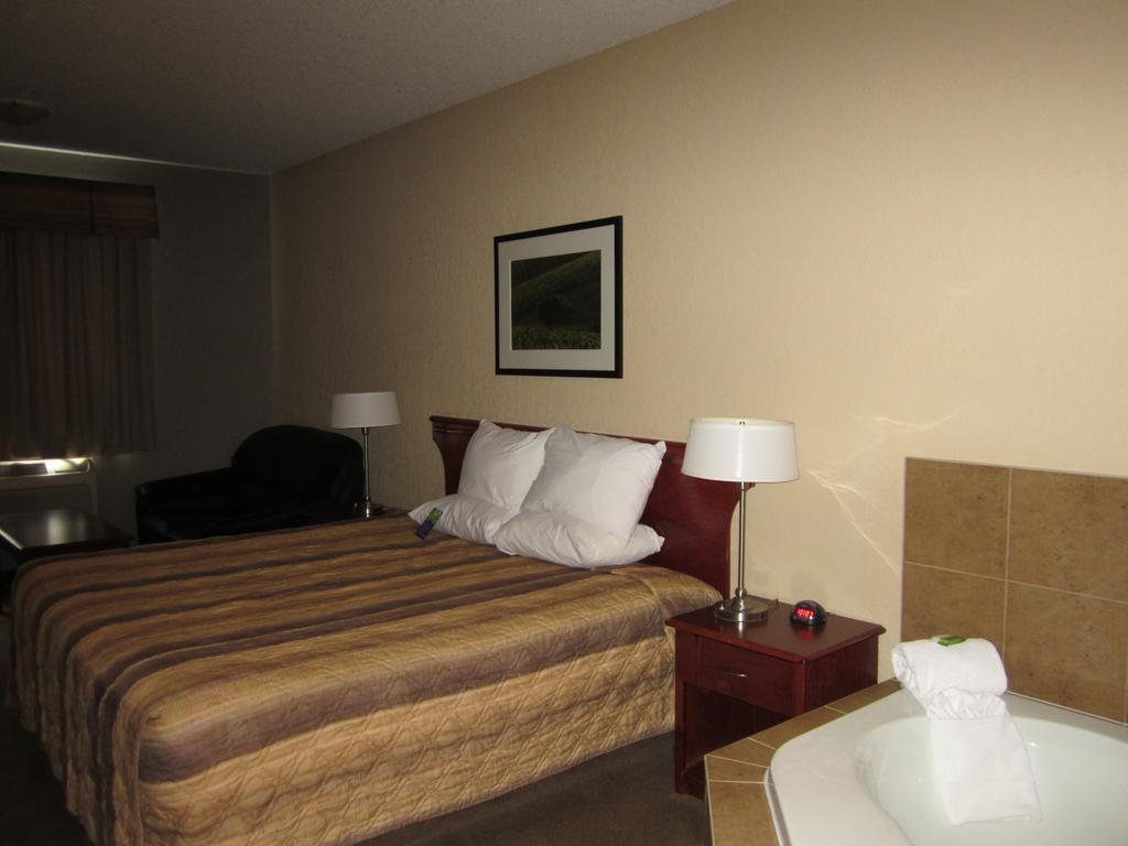 Lakeview Inn & Suites Fort Nelson