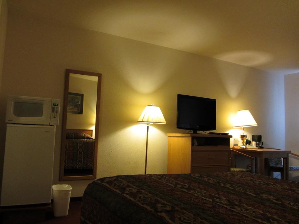 Howard Johnson by Wyndham Fort St. John
