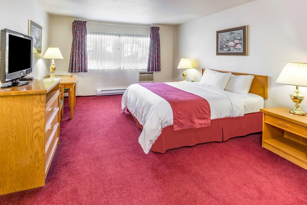 Howard Johnson by Wyndham Fort St. John