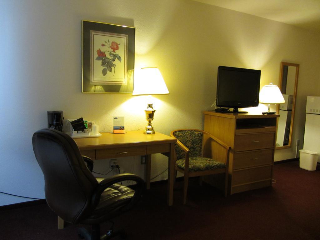Howard Johnson by Wyndham Fort St. John