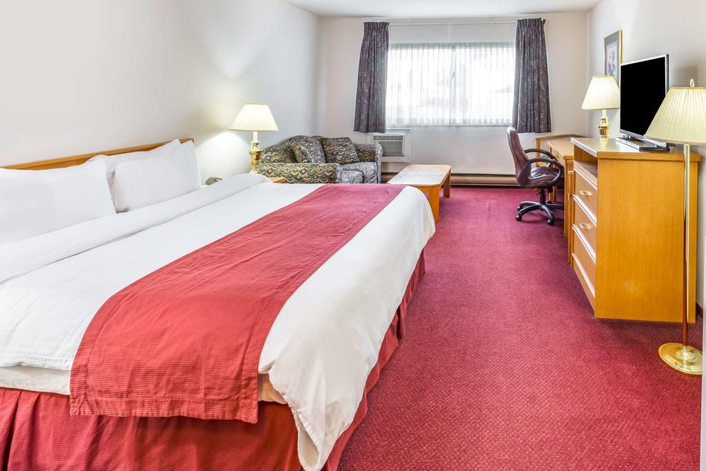 Howard Johnson by Wyndham Fort St. John