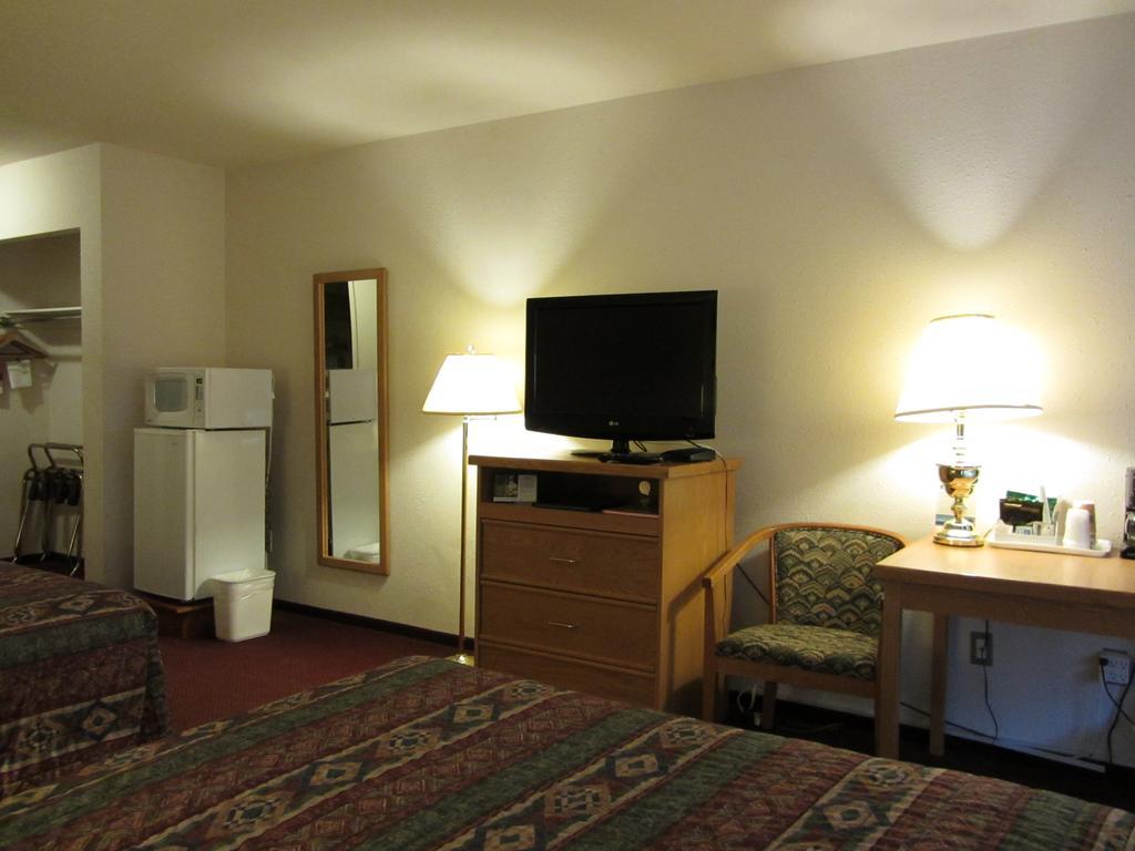 Howard Johnson by Wyndham Fort St. John