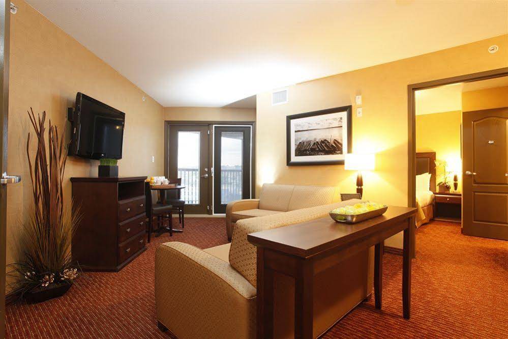 Pomeroy Hotel & Conference Centre