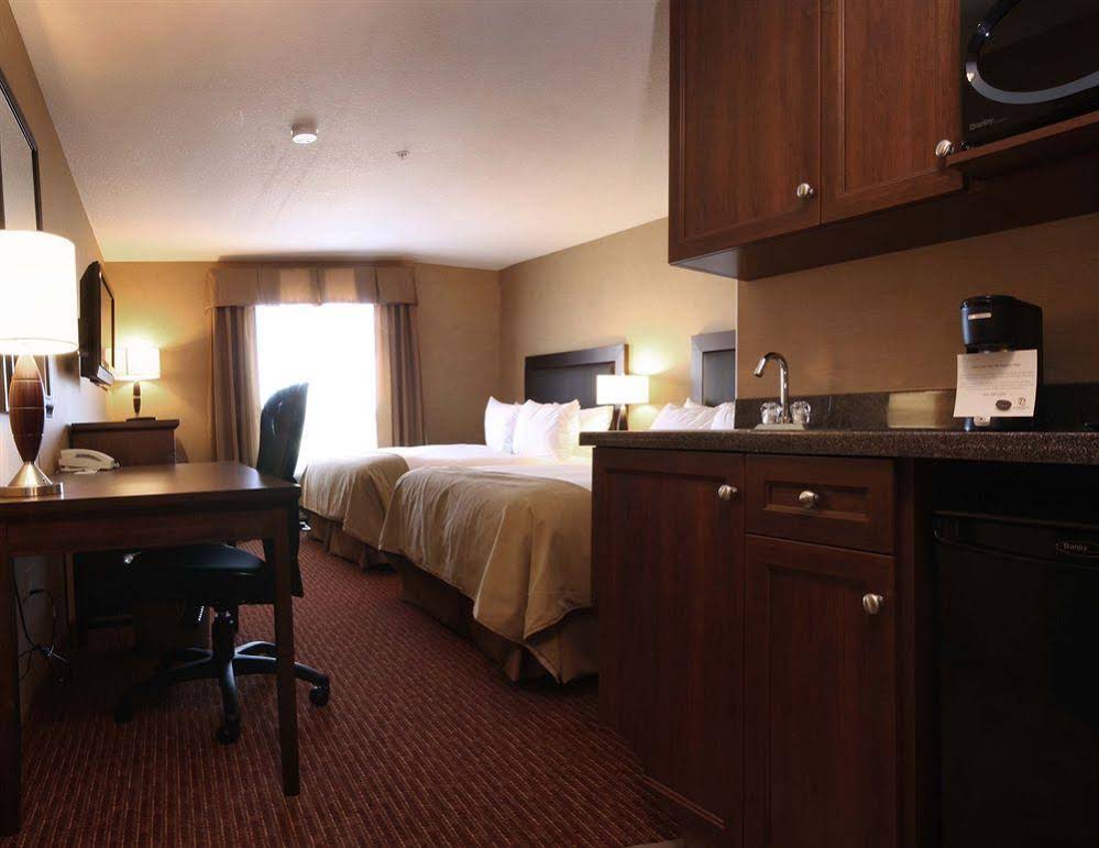 Pomeroy Hotel & Conference Centre