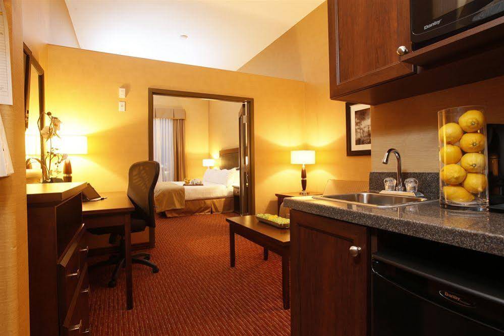 Pomeroy Hotel & Conference Centre