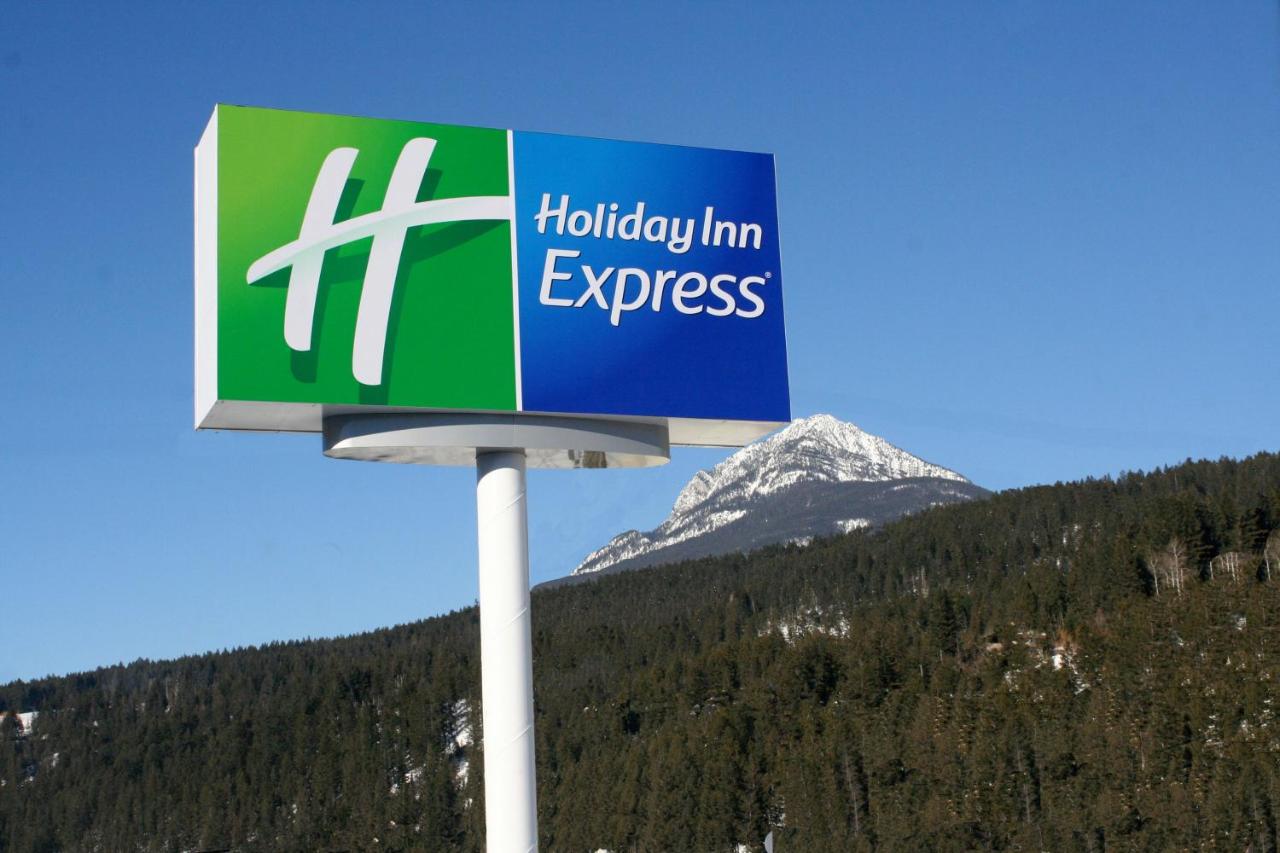 Holiday Inn Express Golden-Kicking Horse