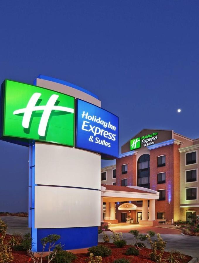 Holiday Inn Express Golden-Kicking Horse