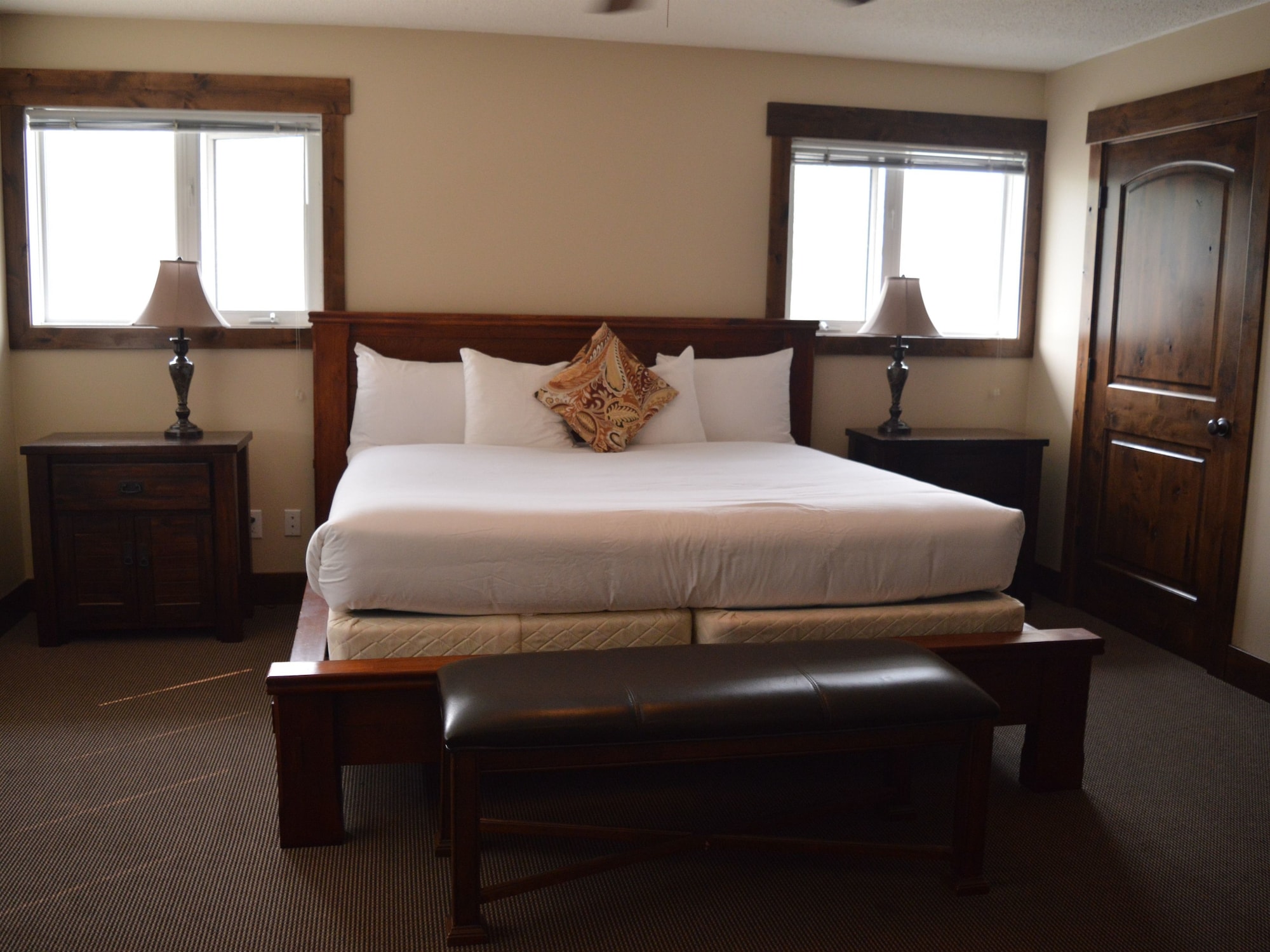 River to Peaks Inn