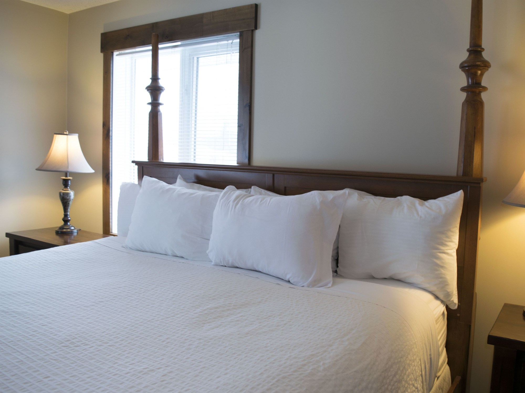 River to Peaks Inn
