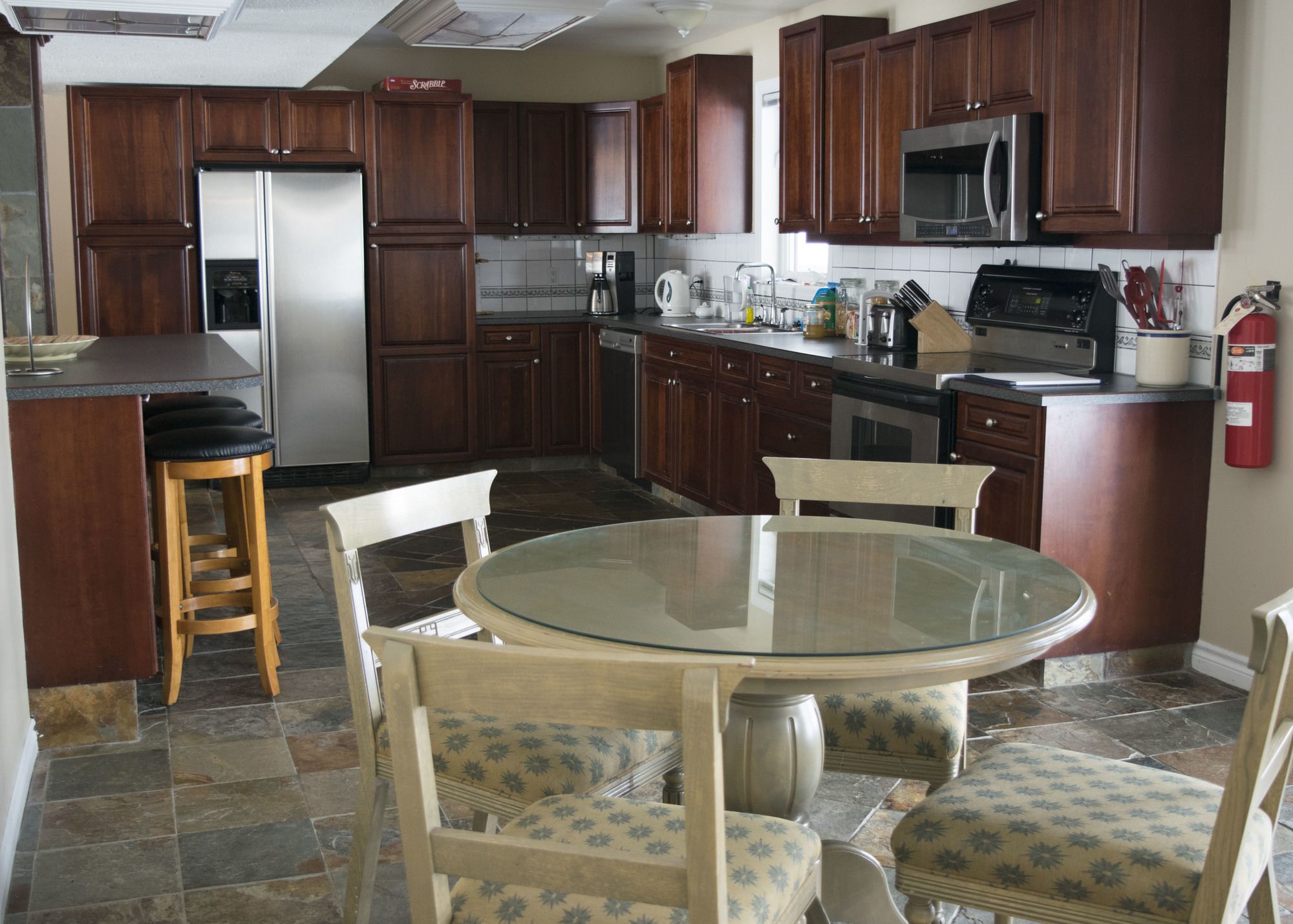 River to Peaks Inn