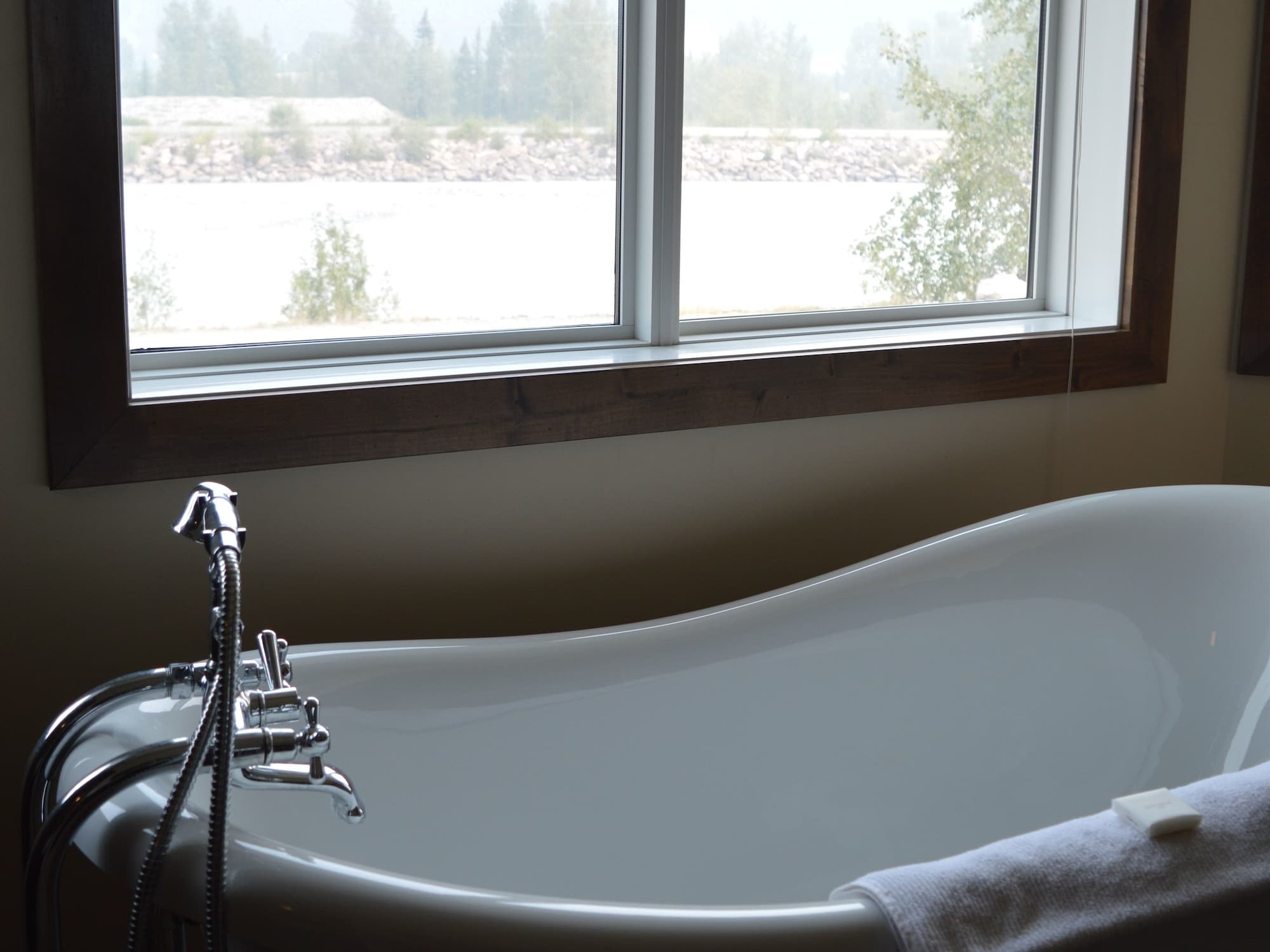 River to Peaks Inn