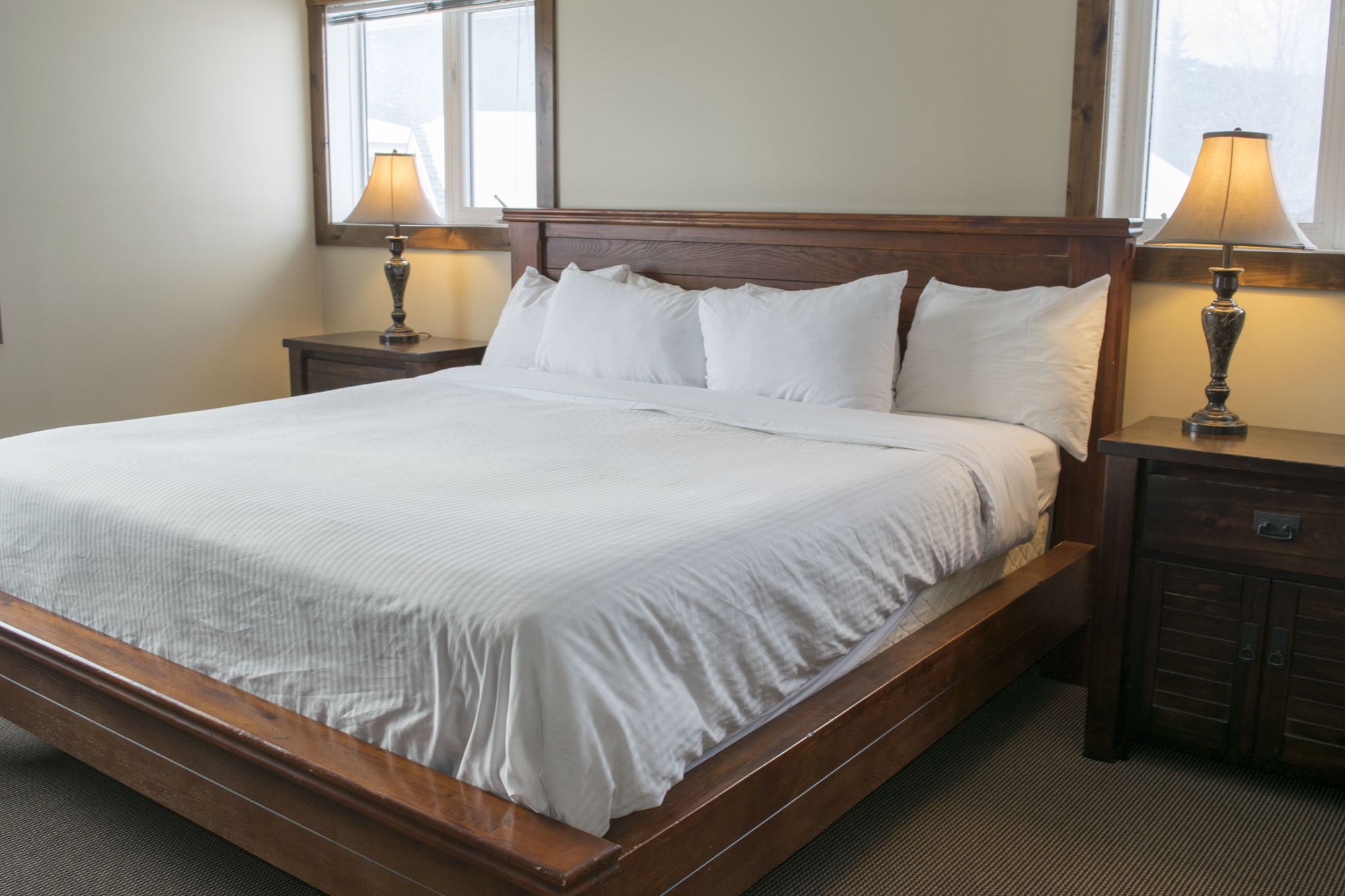 River to Peaks Inn