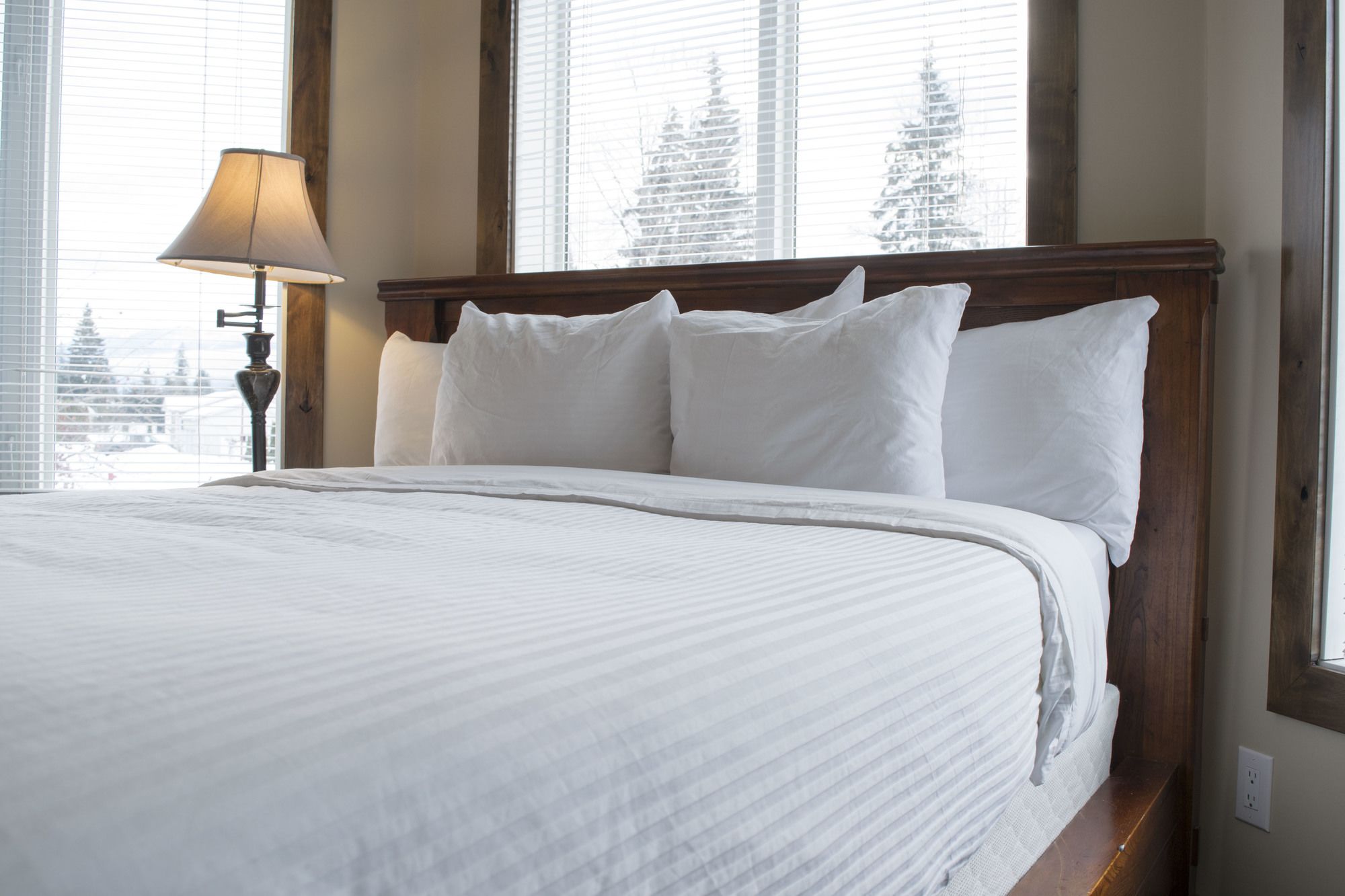 River to Peaks Inn