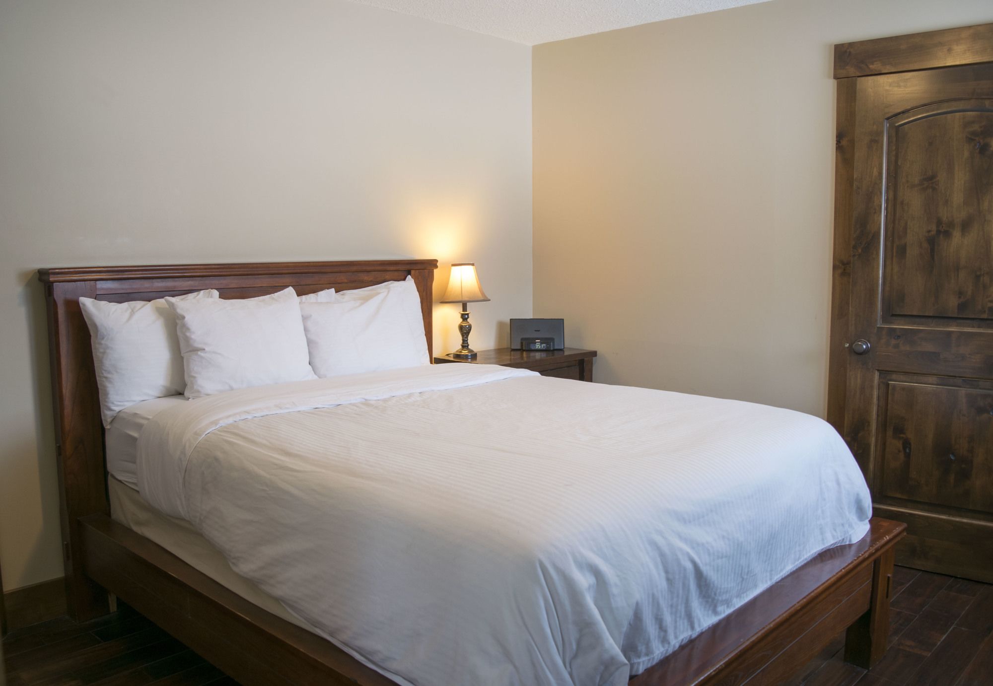 River to Peaks Inn