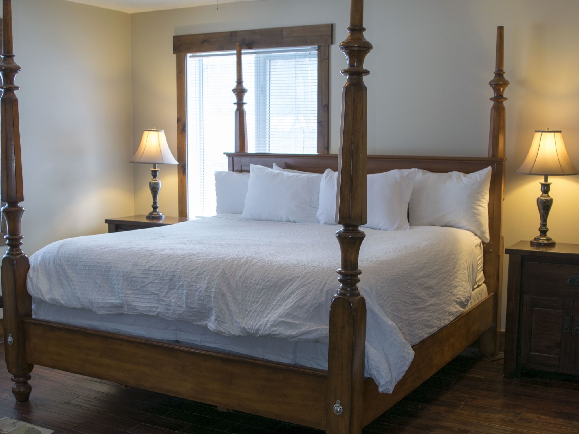 River to Peaks Inn