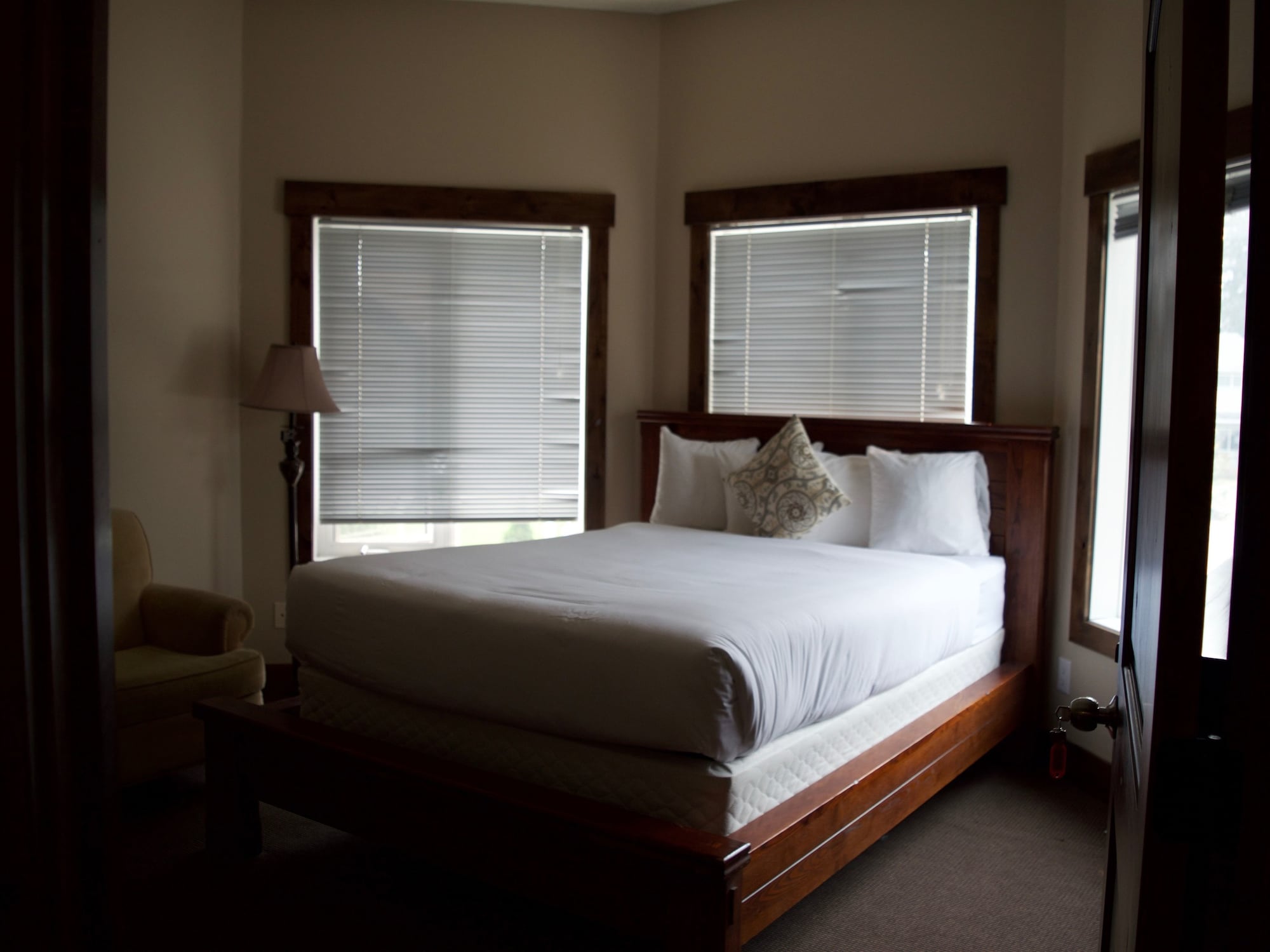 River to Peaks Inn