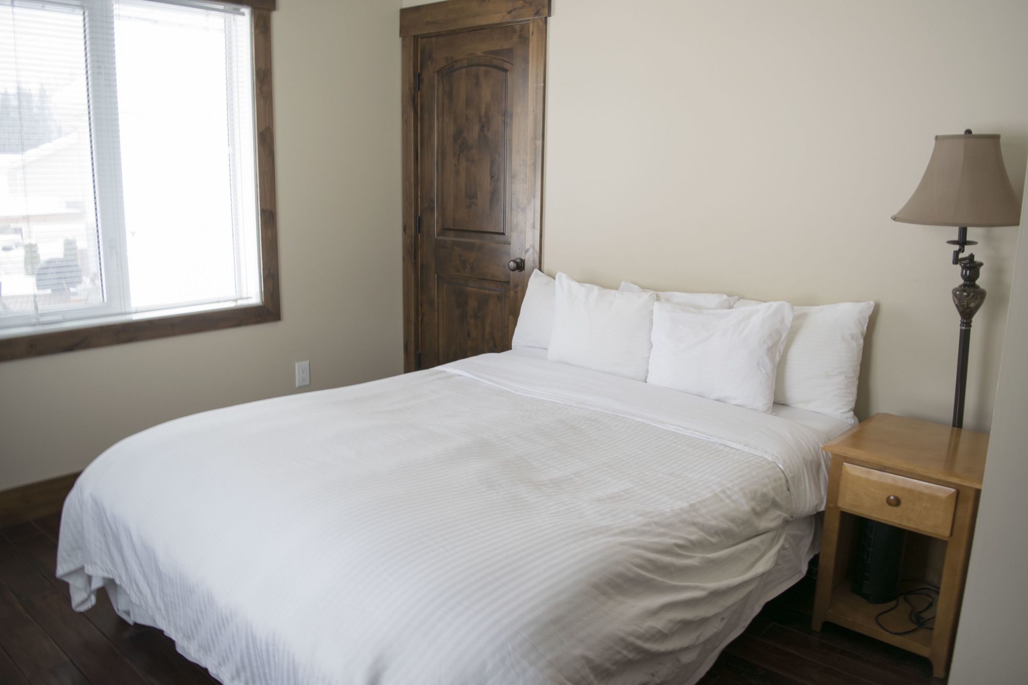 River to Peaks Inn