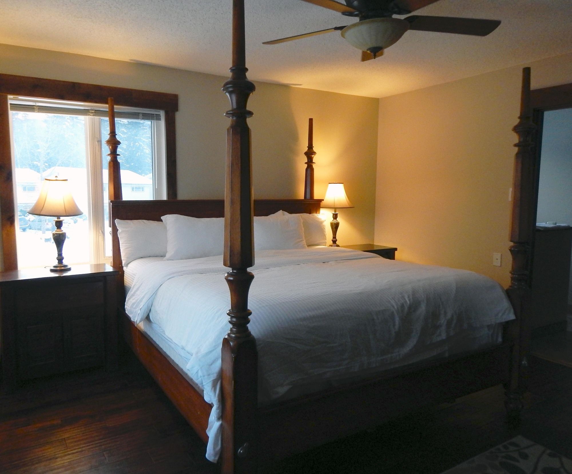 River to Peaks Inn