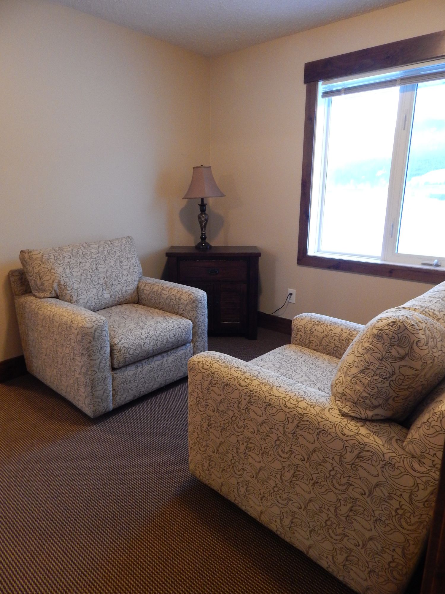 River to Peaks Inn