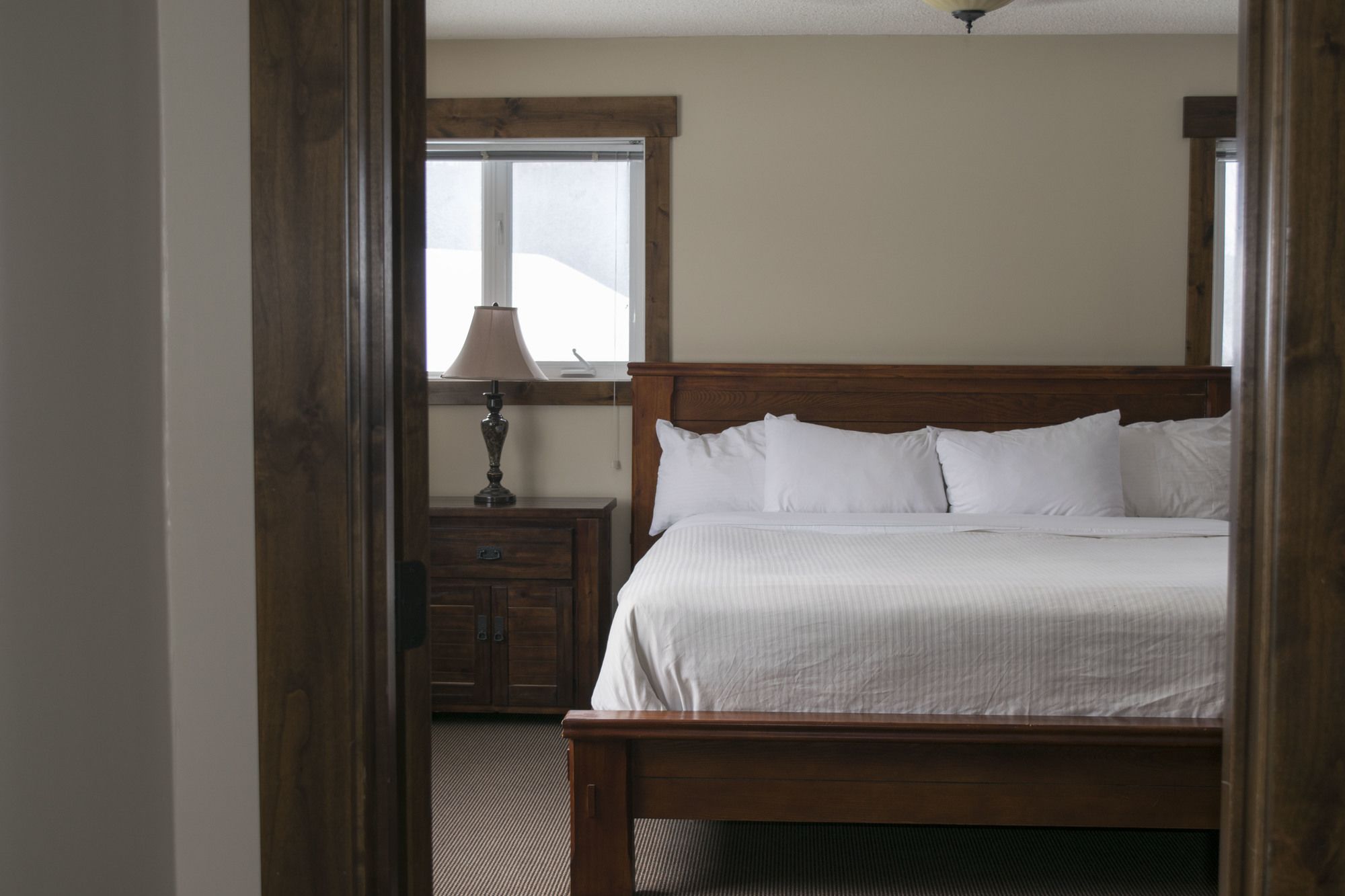 River to Peaks Inn