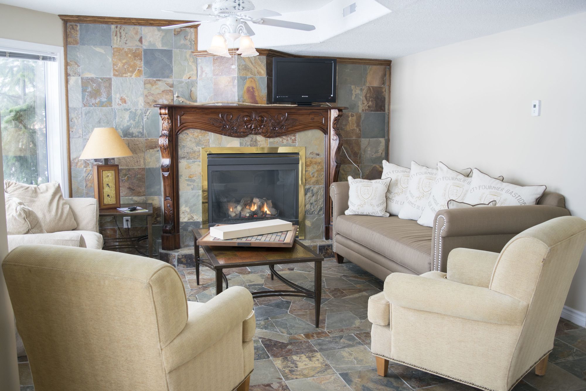 River to Peaks Inn