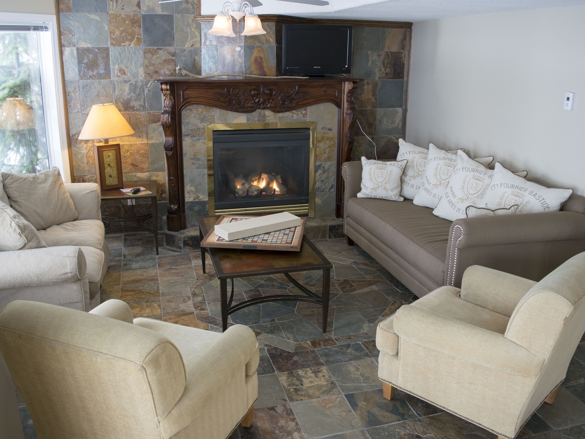 River to Peaks Inn