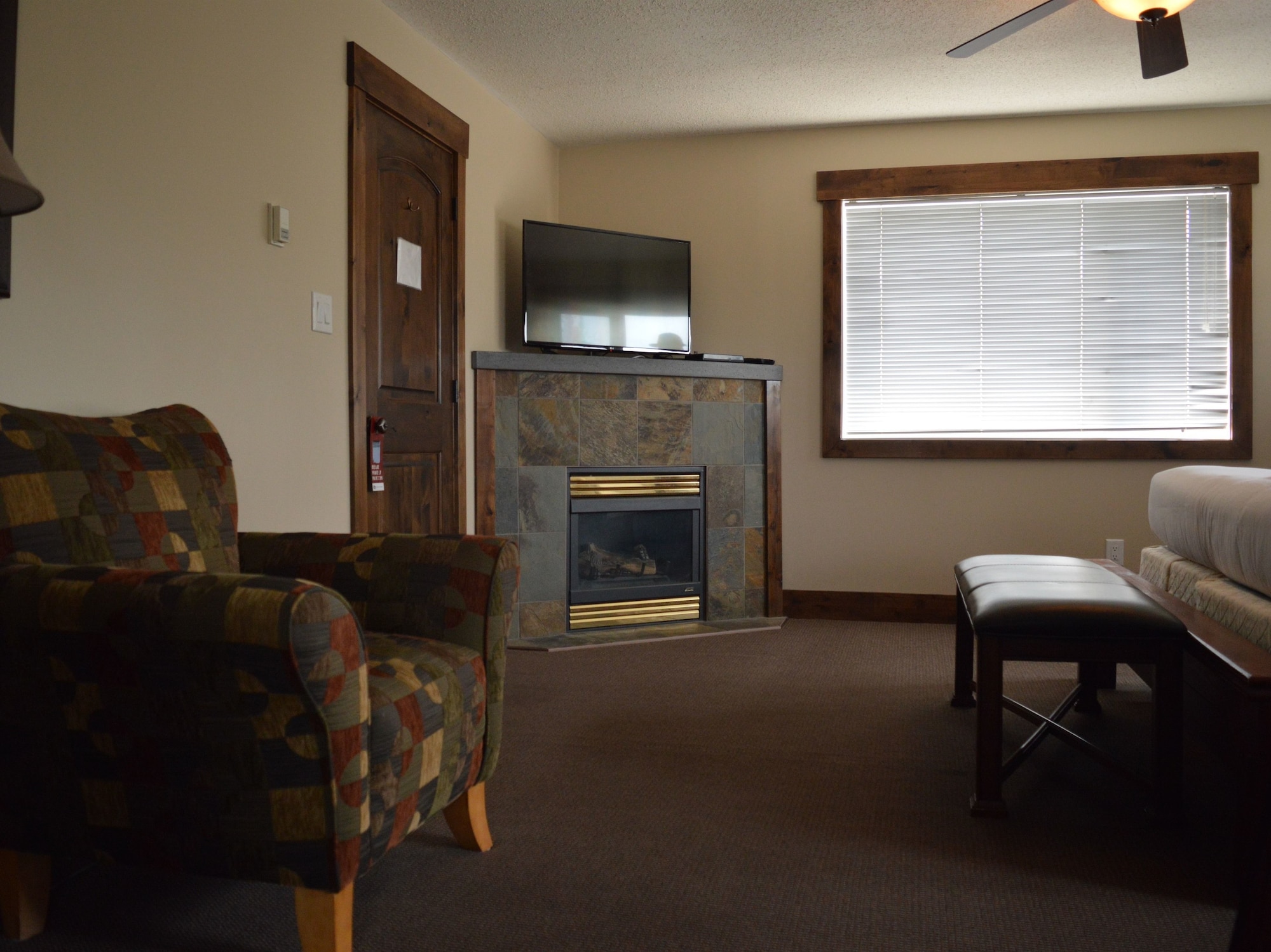 River to Peaks Inn