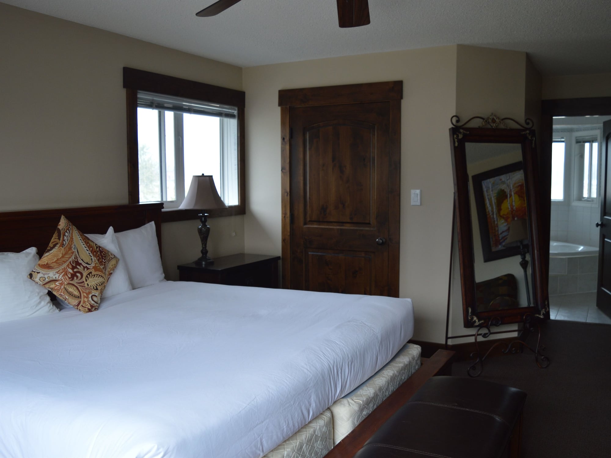 River to Peaks Inn