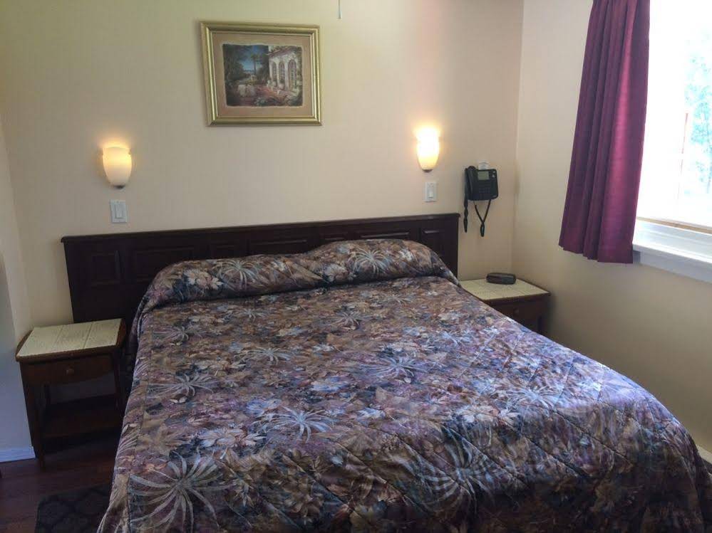 Johnny's Motel
